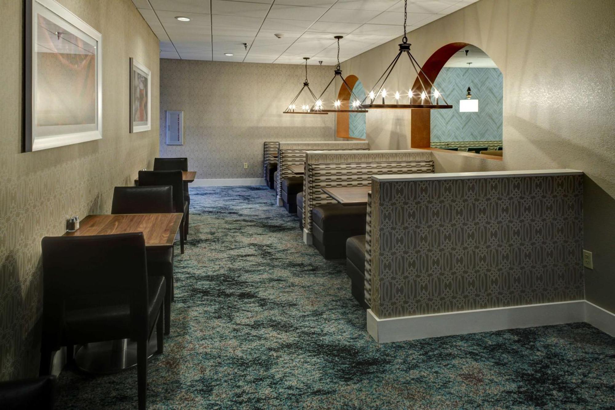 Embassy Hotel 3*