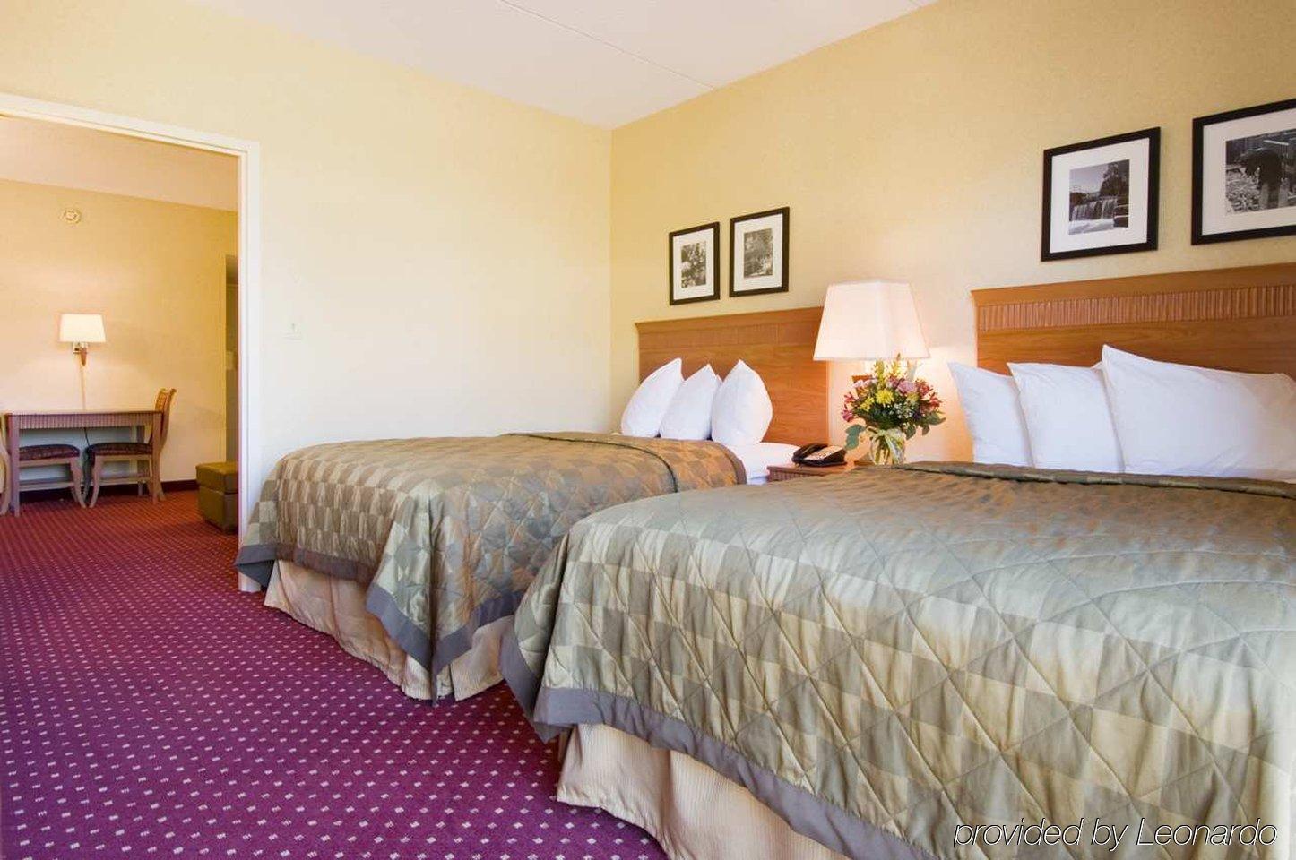 Hotel Embassy